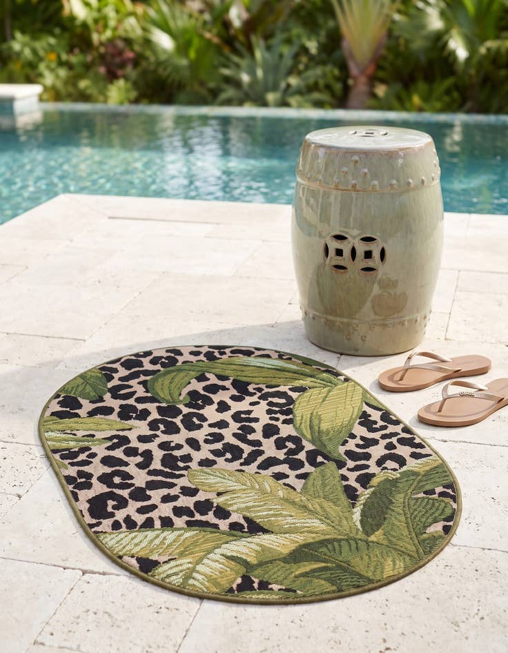 Detail image of 2' 2 x 3' Easy-Clean Botanical Indoor / Outdoor Oval Rug