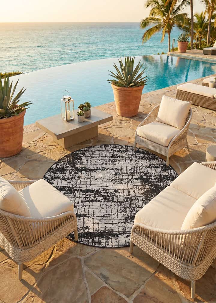 7' 10 x 7' 10 Easy-Clean Modern Indoor / Outdoor Round Rug