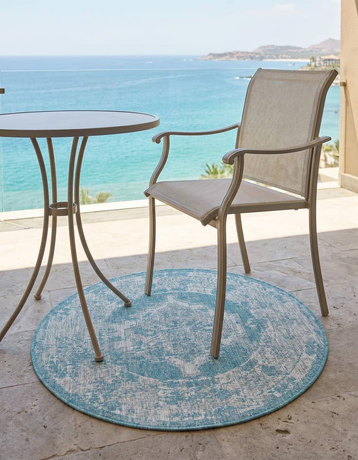 Detail image of 3' x 3' Easy-Clean Traditional Indoor / Outdoor Round Rug