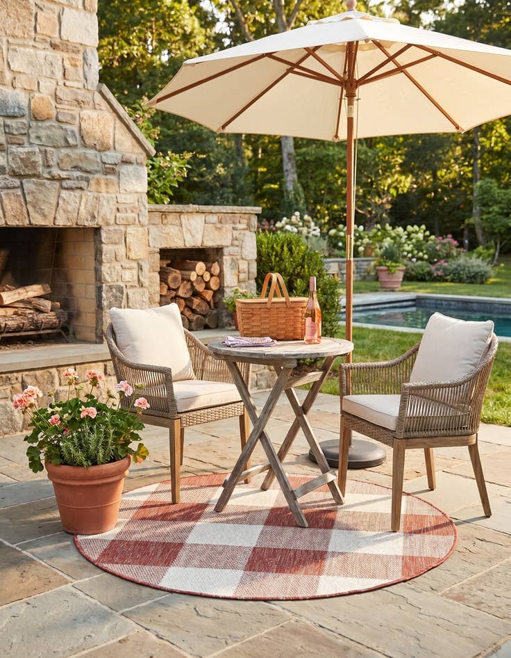 Detail image of 3' x 3' Easy-Clean Checkered Indoor / Outdoor Round Rug