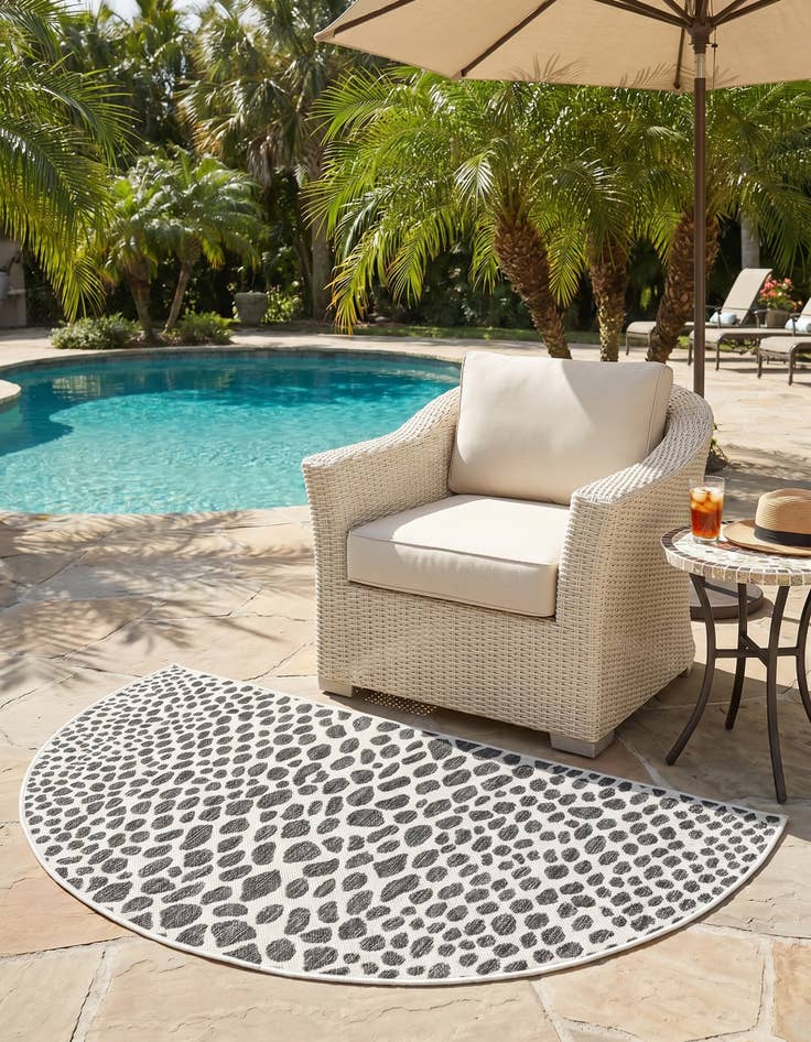 Detail image of 3' x 6' Easy-Clean Jill Zarin Cape Town Indoor / Outdoor Hearth Rug