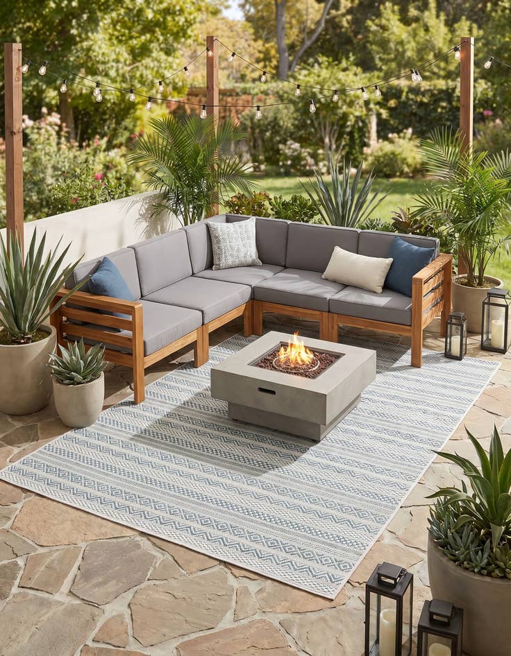 Detail image of 4' x 6' Easy-Clean Striped Indoor / Outdoor Rug