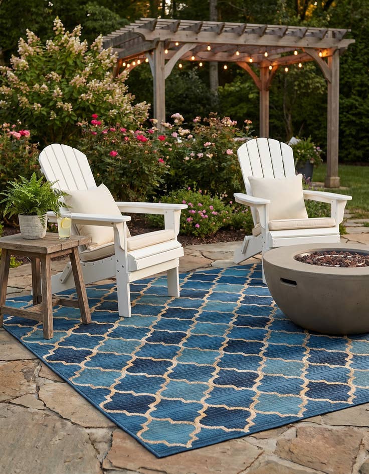 Detail image of 6' x 6' Easy-Clean Lattice Indoor / Outdoor Square Rug