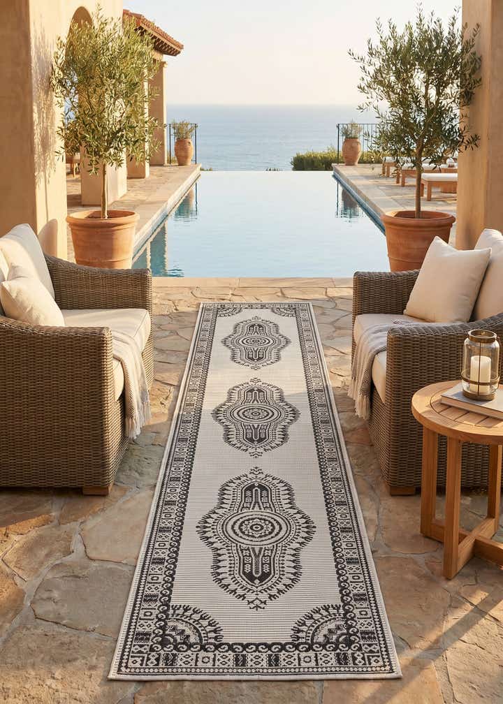 2' 7 x 12' Easy-Clean Traditional Indoor / Outdoor Runner Rug