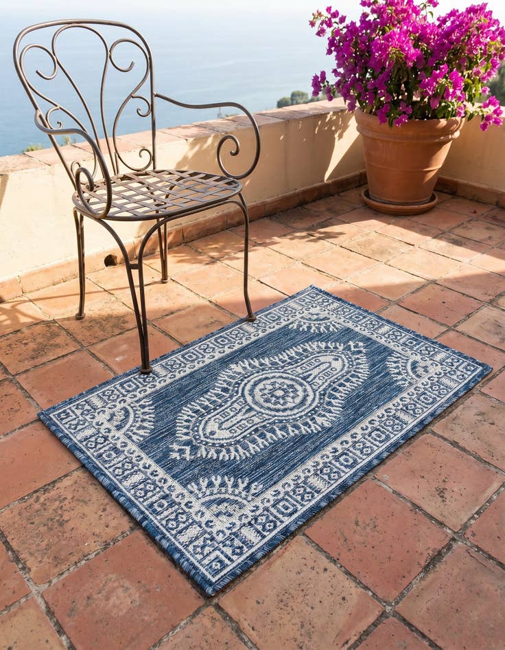 Detail image of 2' x 3' Easy-Clean Traditional Indoor / Outdoor Rug
