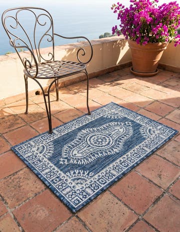 2' x 3' Easy-Clean Traditional Indoor / Outdoor Rug