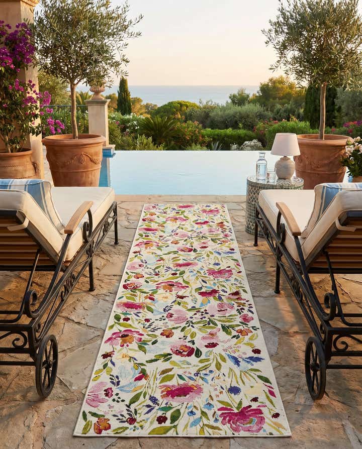 2' 7 x 10' Easy-Clean Botanical Indoor / Outdoor Runner Rug