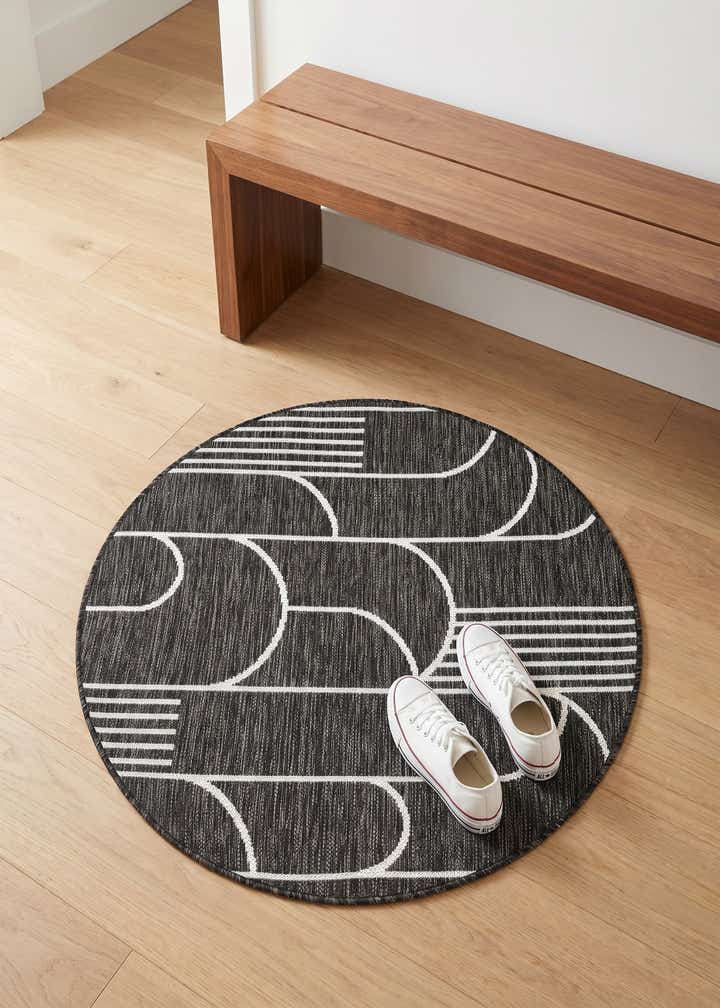 3' 1 x 3' 1 Easy-Clean Modern Indoor / Outdoor Round Rug