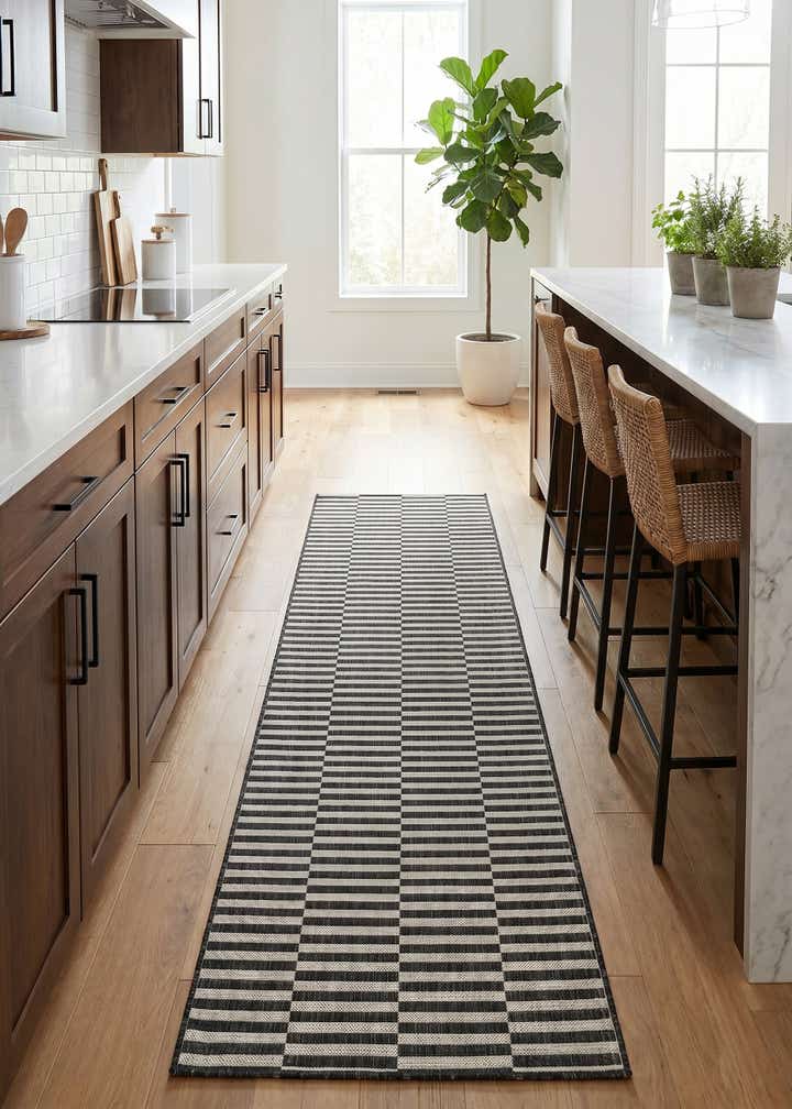 2' 7 x 10' Easy-Clean Striped Indoor / Outdoor Runner Rug