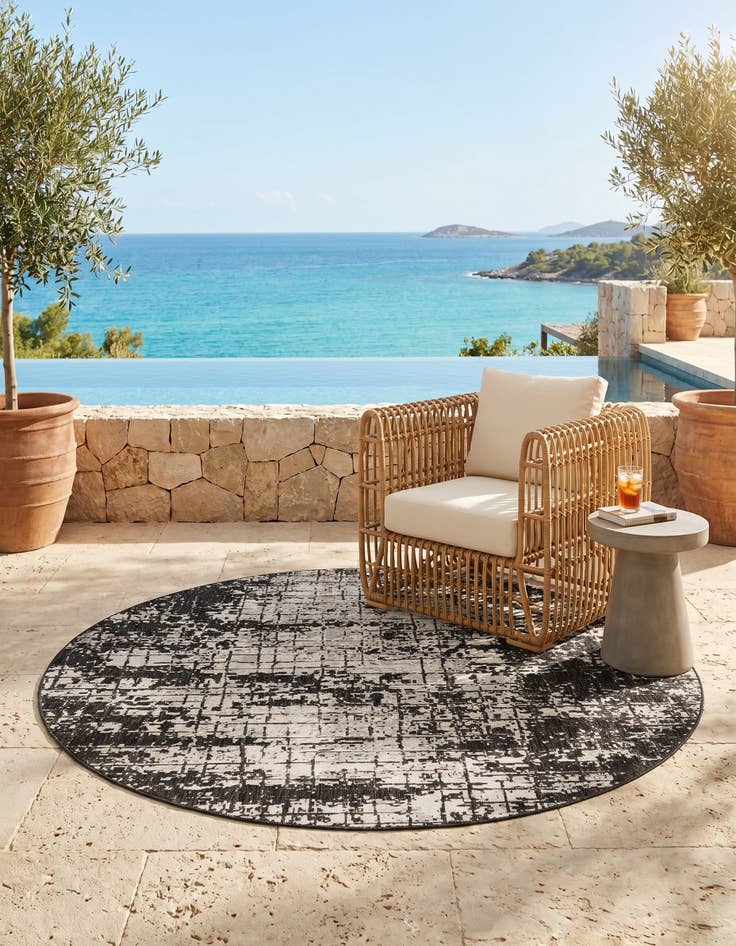 Detail image of 7' 10 x 7' 10 Easy-Clean Modern Indoor / Outdoor Round Rug