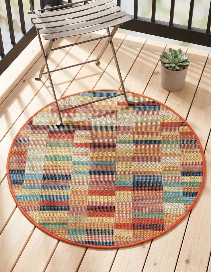 Detail image of 3' 3 x 3' 3 Easy-Clean Baja Indoor / Outdoor Round Rug