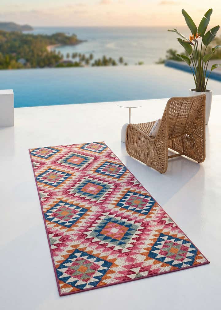 2' 7 x 5' 3 Easy-Clean Southwestern Indoor / Outdoor Runner Rug