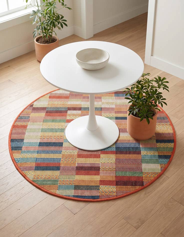 Detail image of 3' 3 x 3' 3 Easy-Clean Baja Indoor / Outdoor Round Rug