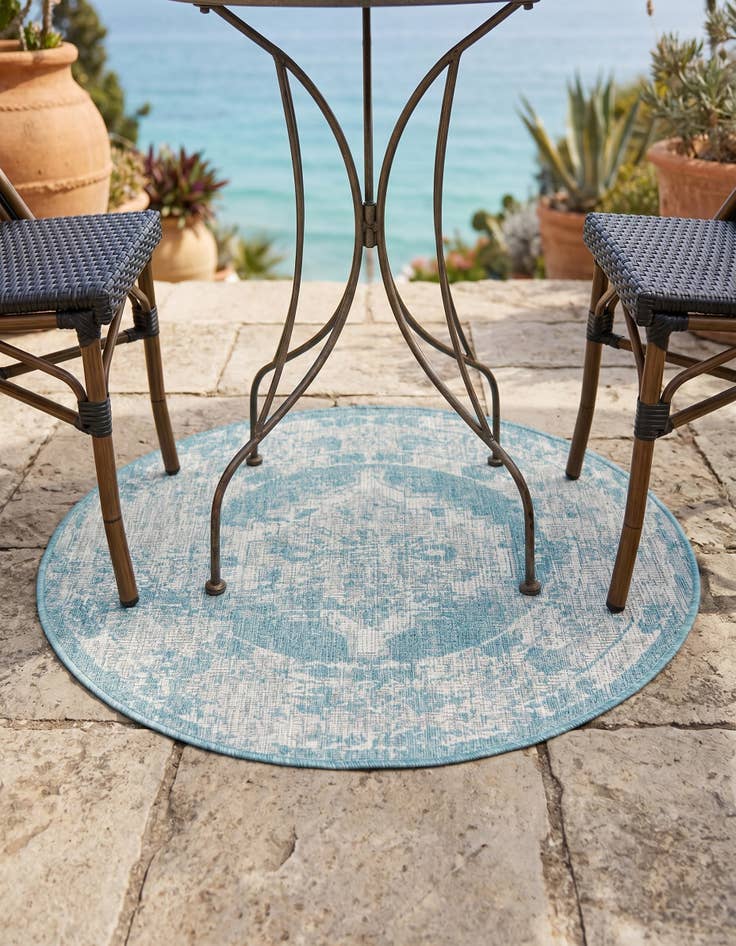 Detail image of 3' x 3' Easy-Clean Traditional Indoor / Outdoor Round Rug