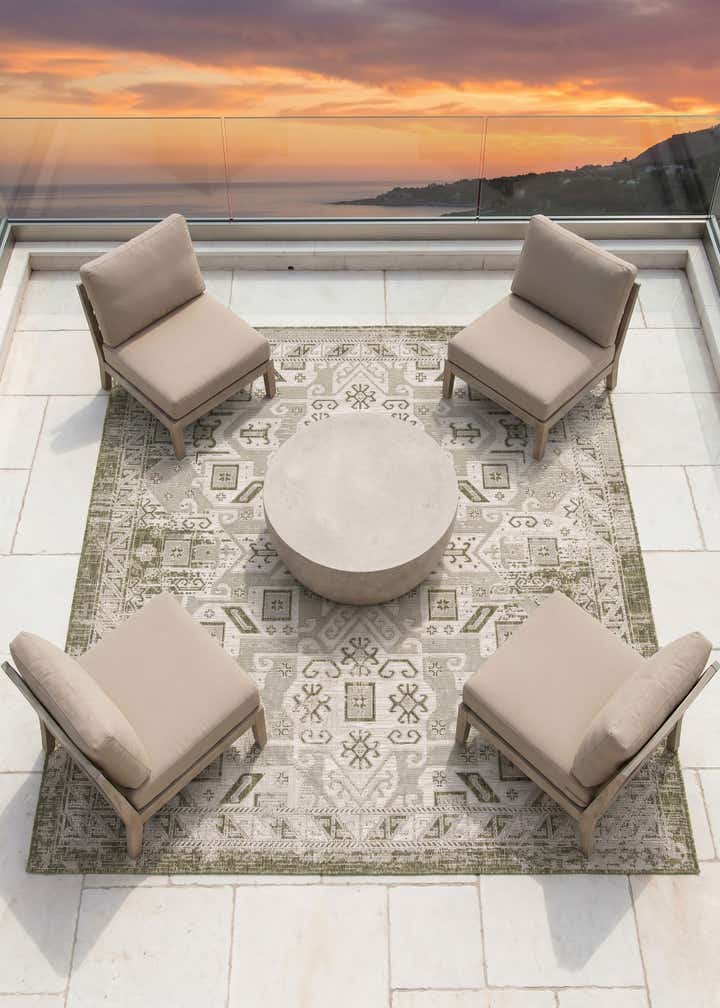 7' 10 x 7' 10 Easy-Clean Aztec Indoor / Outdoor Square Rug