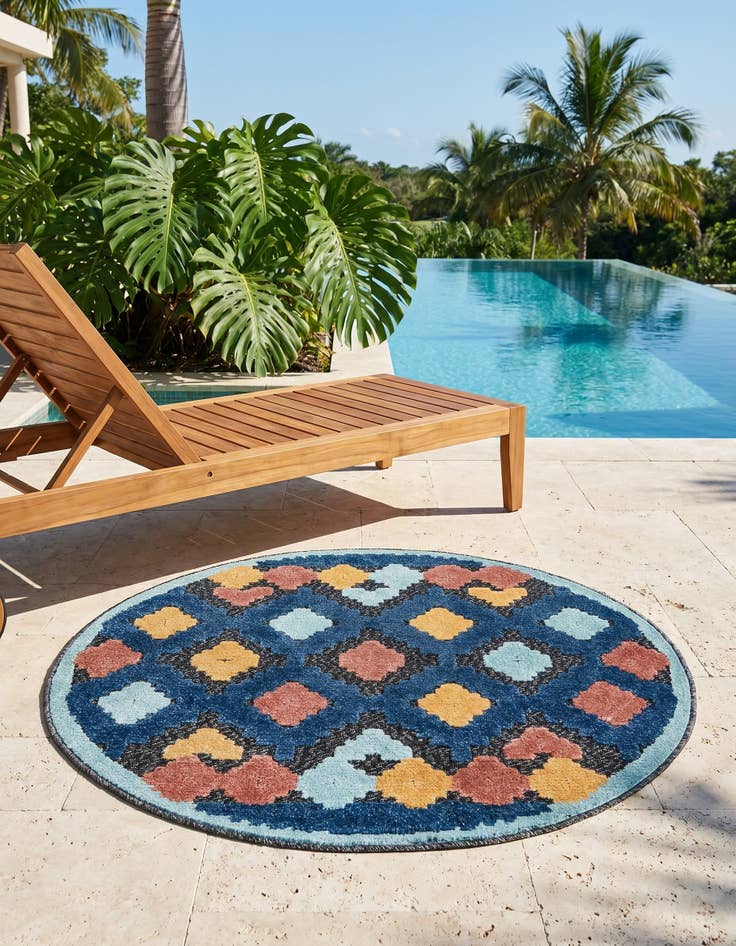 Detail image of 3' 3 x 3' 3 Easy-Clean Belize Indoor / Outdoor Round Rug