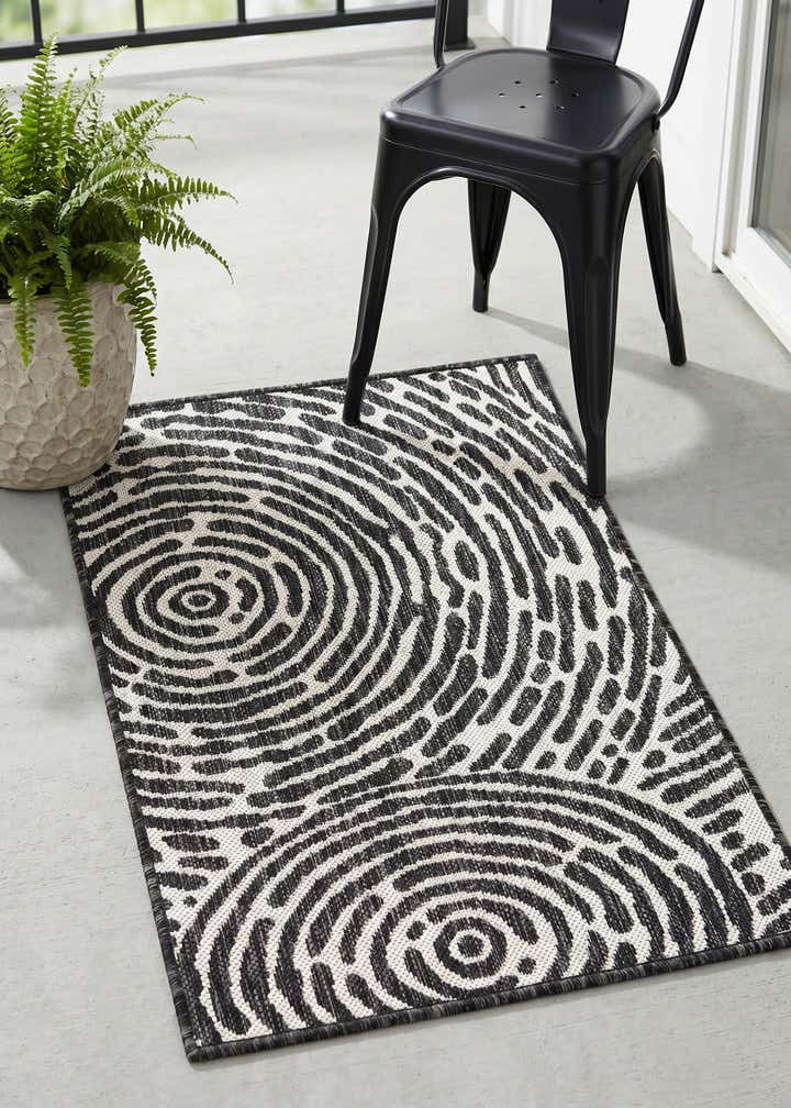 2' x 3' Easy-Clean Modern Indoor / Outdoor Rug