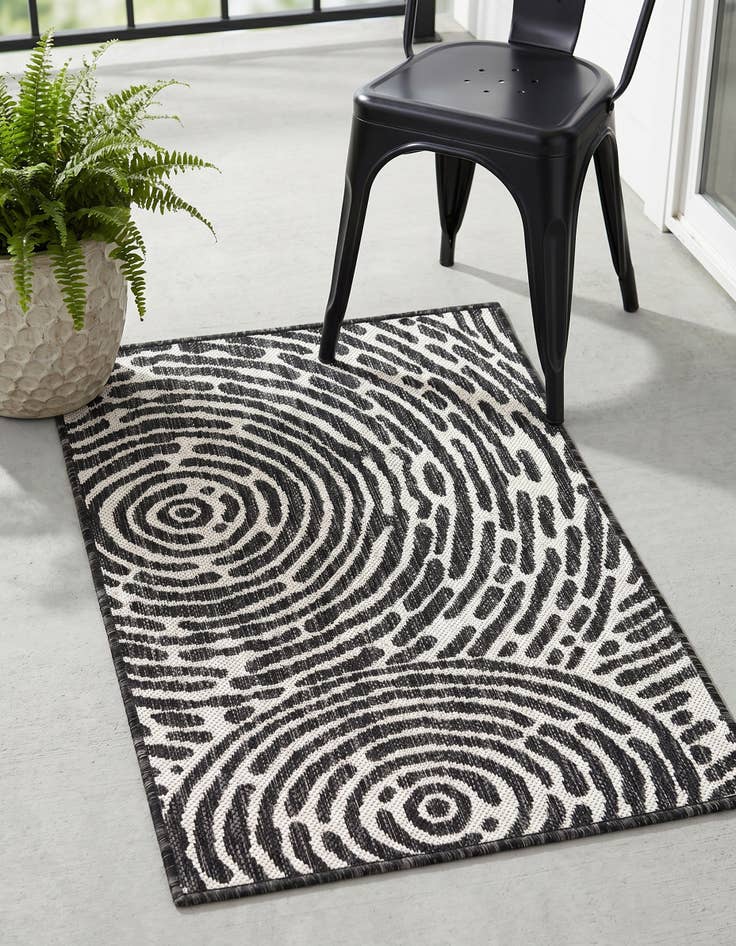 Detail image of 2' x 3' Easy-Clean Modern Indoor / Outdoor Rug