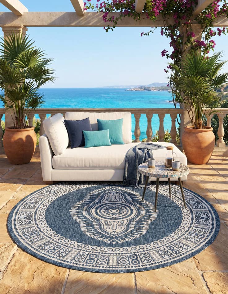 Detail image of 7' 10 x 7' 10 Easy-Clean Traditional Indoor / Outdoor Round Rug