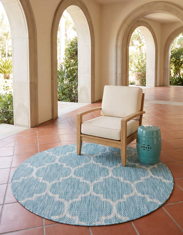 Detail image of 4' x 4' Easy-Clean Lattice Indoor / Outdoor Round Rug
