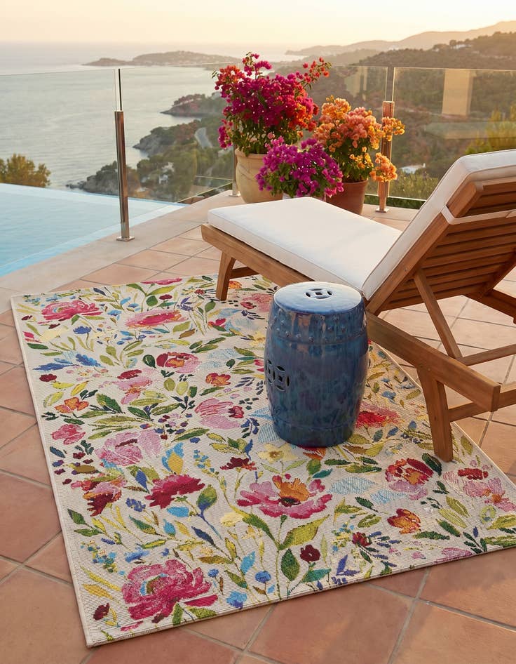 Detail image of 3' 3 x 5' 3 Easy-Clean Botanical Indoor / Outdoor Rug