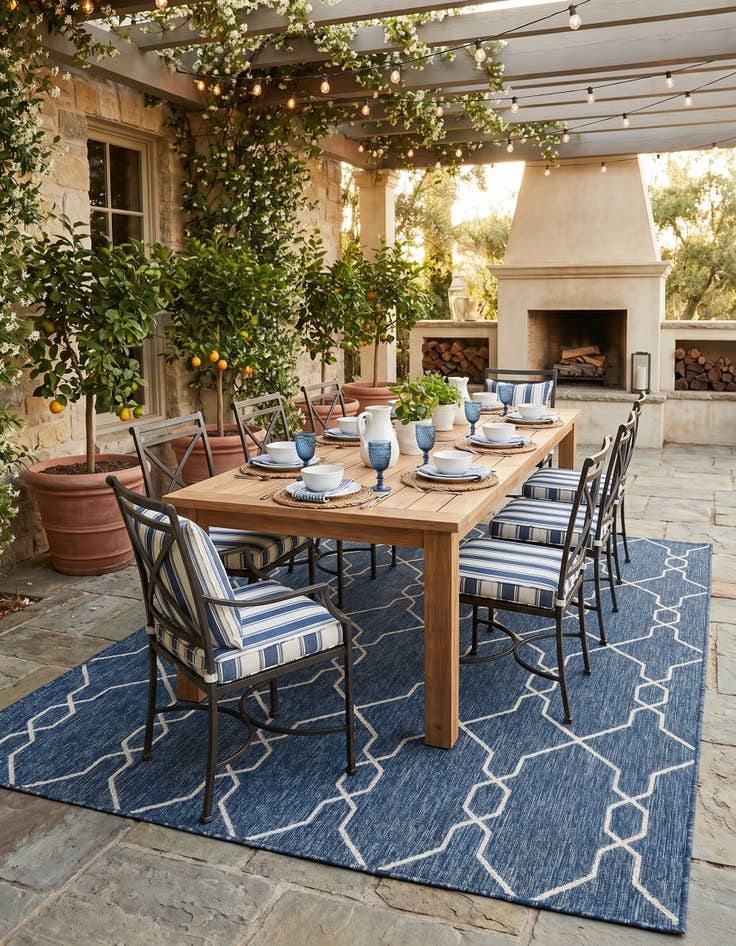 Detail image of 5' 3 x 8' Easy-Clean Trellis Indoor / Outdoor Rug