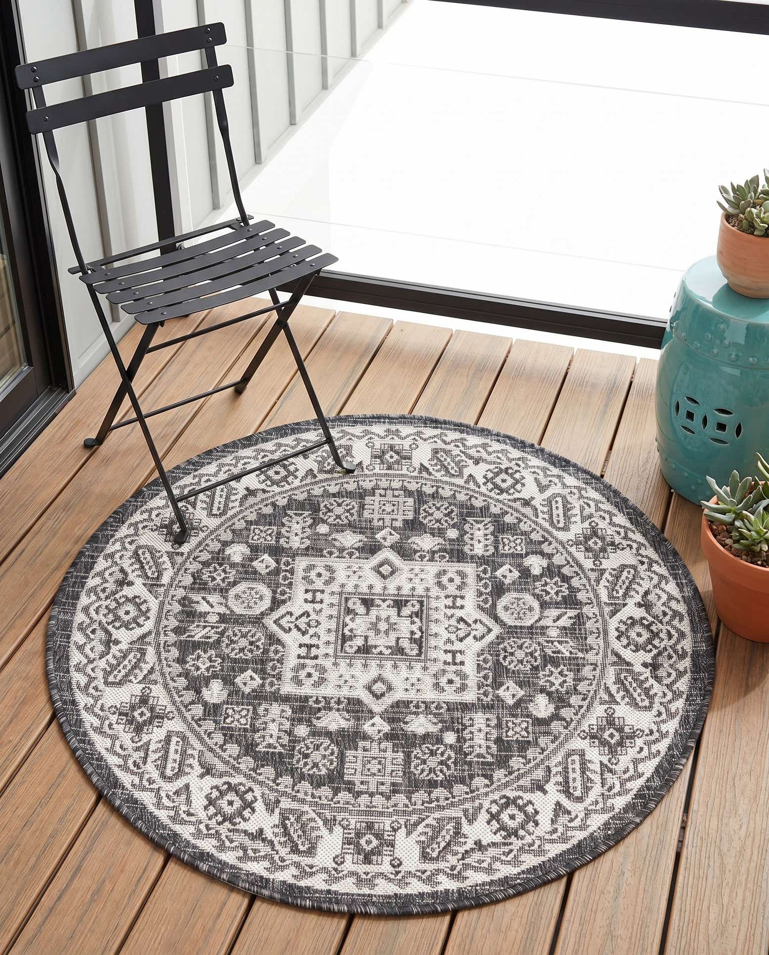 3' x 3' Easy-Clean Aztec Indoor / Outdoor Round Rug