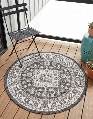 Charcoal Gray Easy-Clean Aztec Indoor / Outdoor Round Rug