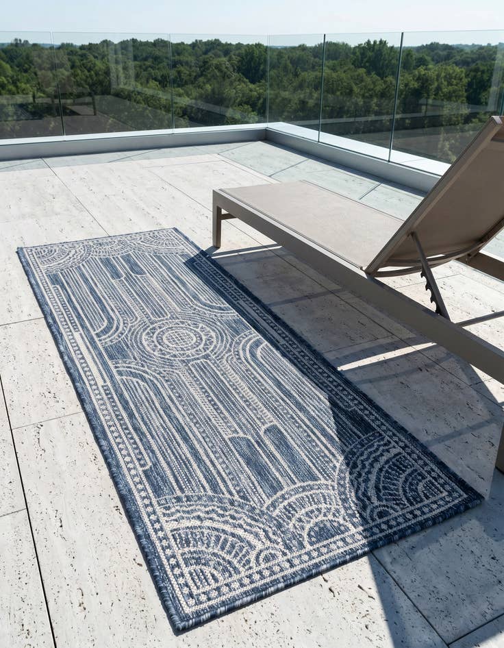 Detail image of 2' x 5' 3 Easy-Clean Traditional Indoor / Outdoor Runner Rug