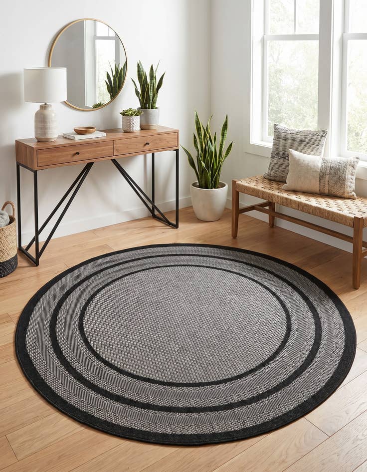 Detail image of 6' x 6' Easy-Clean Border Indoor / Outdoor Round Rug