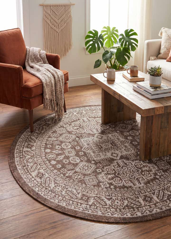 5' 3 x 5' 3 Easy-Clean Aztec Indoor / Outdoor Round Rug