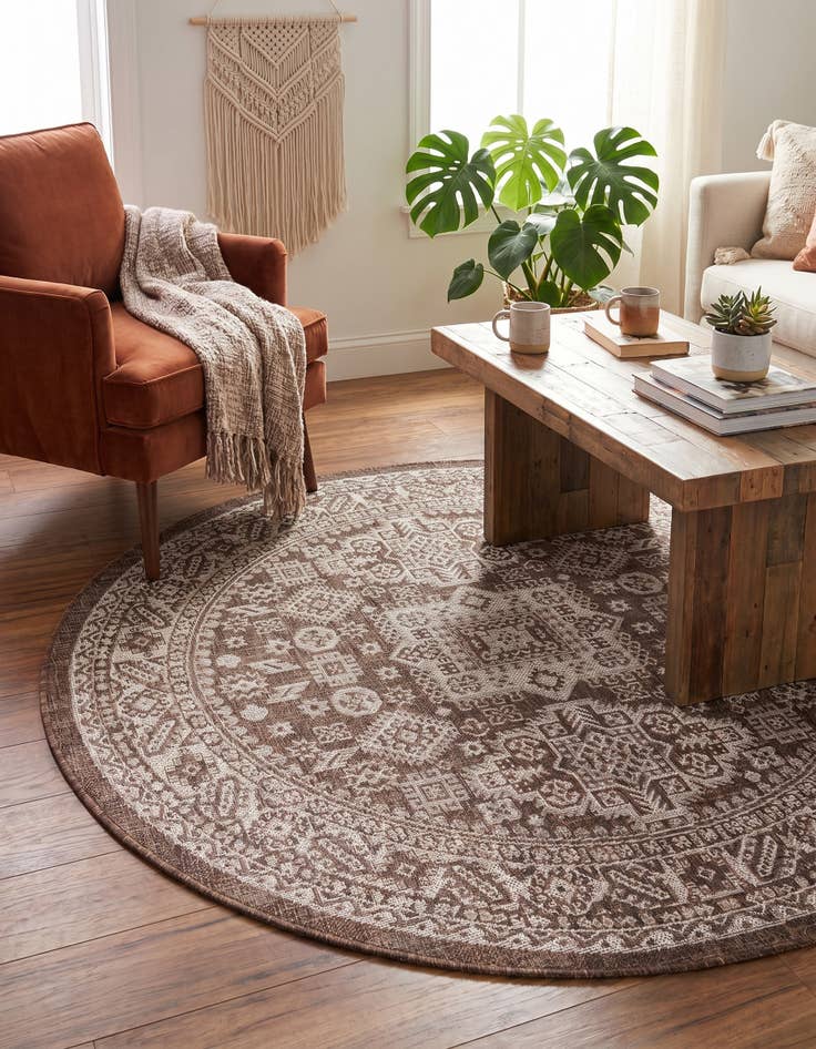 Detail image of 5' 3 x 5' 3 Easy-Clean Aztec Indoor / Outdoor Round Rug