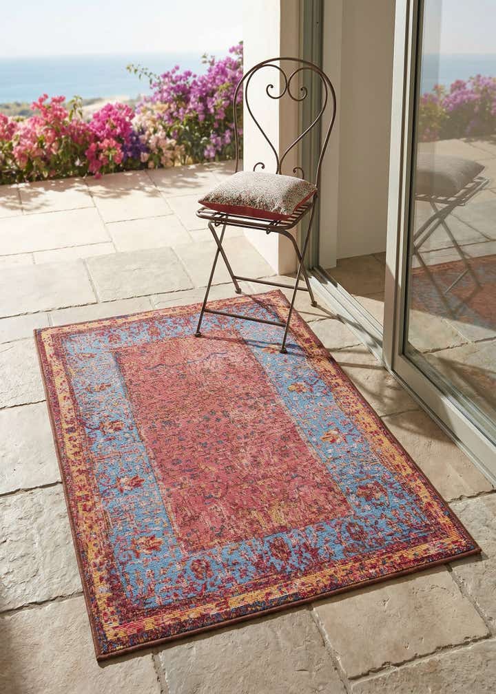 2' x 3' 1 Easy-Clean Traditional Indoor / Outdoor Rug