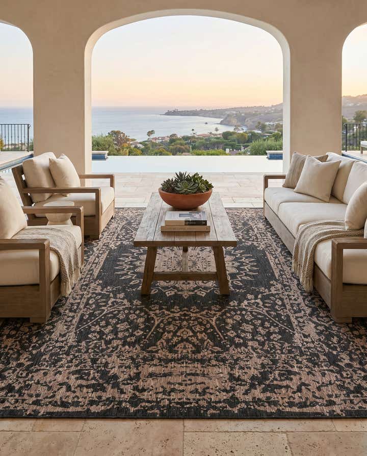 10' x 14' Easy-Clean Traditional Indoor / Outdoor Rug