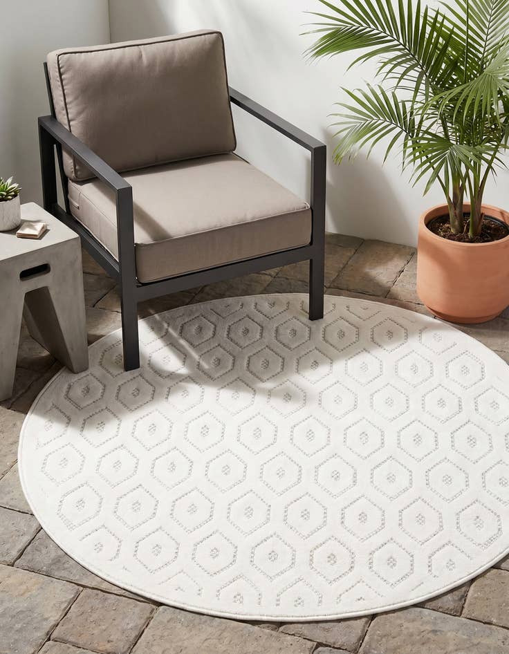 Detail image of 4' x 4' Easy-Clean Trellis Textured Indoor / Outdoor Round Rug