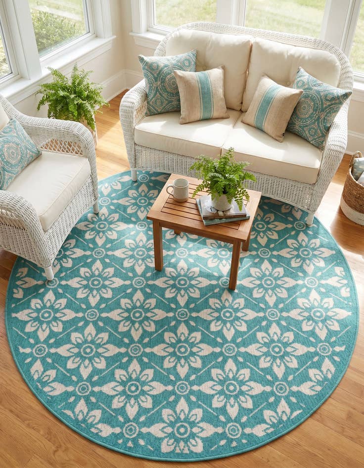 Detail image of 5' x 5' Easy-Clean Trellis Indoor / Outdoor Round Rug