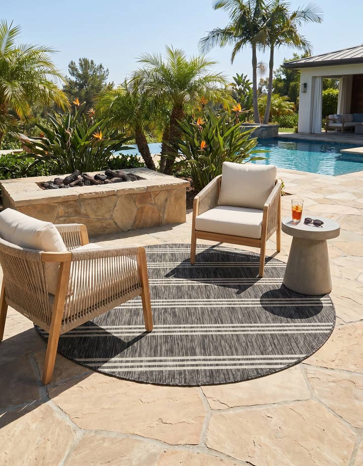 Detail image of 6' x 6' Easy-Clean Jill Zarin Anguilla Indoor / Outdoor Round Rug