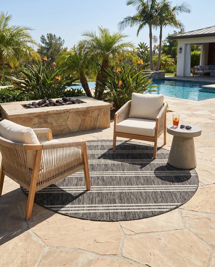 Detail image of 6' x 6' Easy-Clean Jill Zarin Anguilla Indoor / Outdoor Round Rug