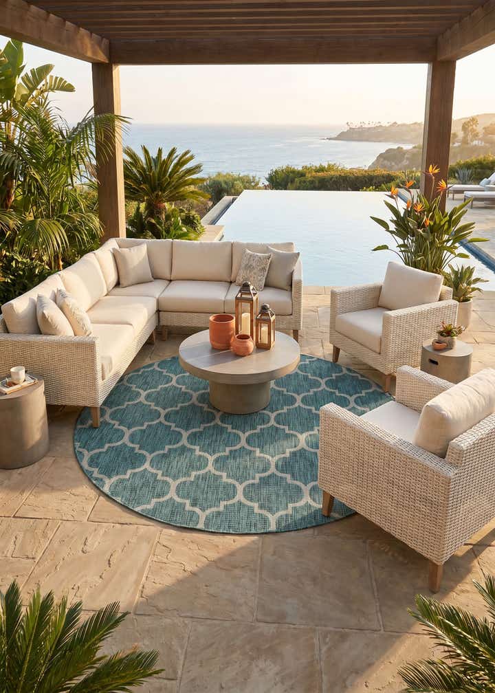 7' 10 x 7' 10 Easy-Clean Lattice Indoor / Outdoor Round Rug