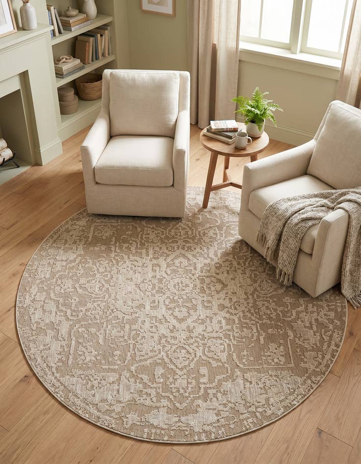 Detail image of 7' 10 x 7' 10 Easy-Clean Traditional Indoor / Outdoor Round Rug