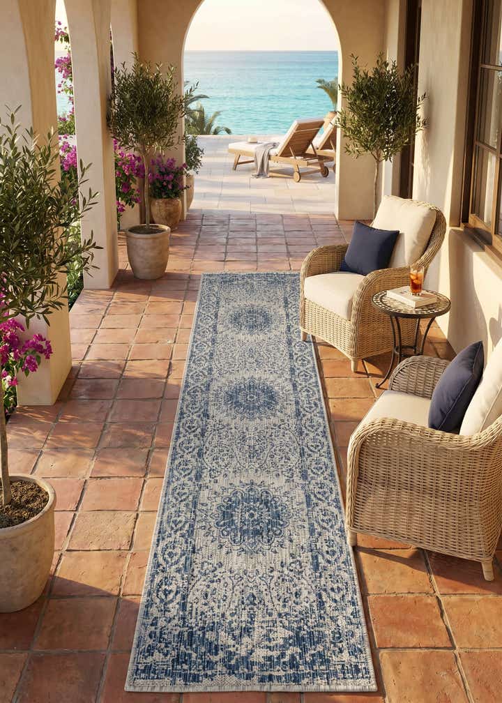2' x 8' Easy-Clean Traditional Indoor / Outdoor Runner Rug