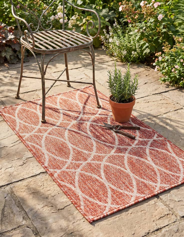 Detail image of 2' x 3' Easy-Clean Trellis Indoor / Outdoor Rug