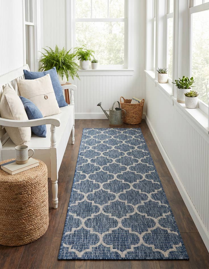 Detail image of 2' x 6' Easy-Clean Lattice Indoor / Outdoor Runner Rug