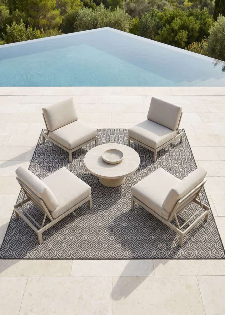 7' 10 x 7' 10 Easy-Clean Trellis Indoor / Outdoor Square Rug