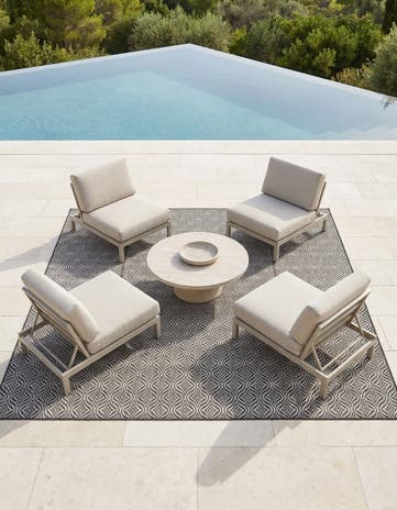 7' 10 x 7' 10 Easy-Clean Lattice Indoor / Outdoor Square Rug