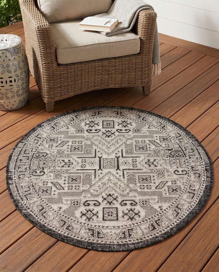3' x 3' Easy-Clean Aztec Indoor / Outdoor Round Rug