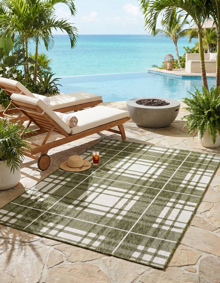 Detail image of 4' x 6' Easy-Clean Checkered Indoor / Outdoor Rug
