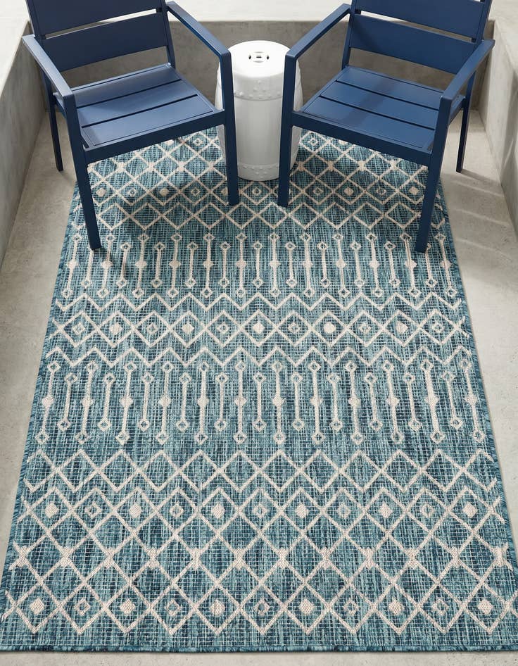 Detail image of 4' x 6' Easy-Clean Trellis Indoor / Outdoor Rug