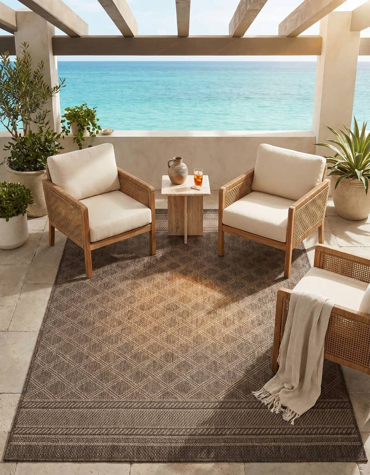 Detail image of 5' 1 x 8' Easy-Clean Trellis Indoor / Outdoor Rug