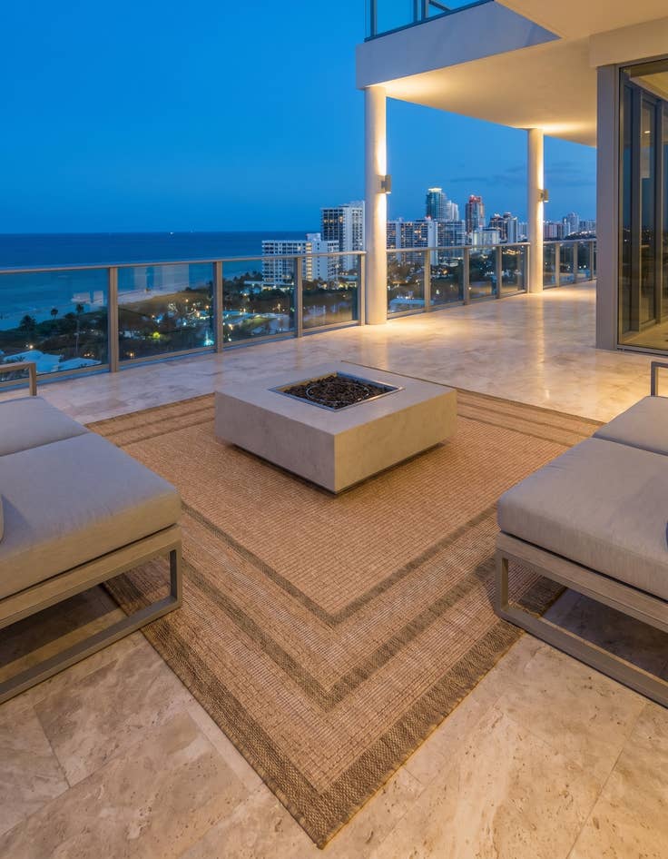 Detail image of 6' x 6' Easy-Clean Border Indoor / Outdoor Square Rug